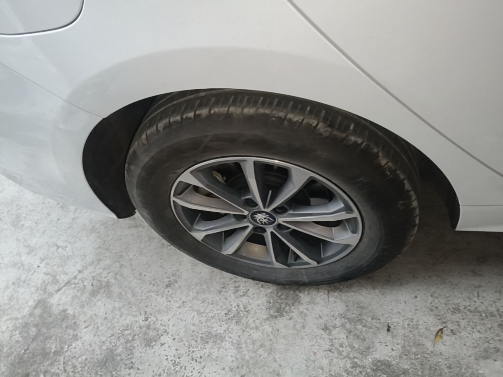 BYD Qin PLUS 2024 HONOR Edition DM-i 55KM Leading Model — снимка 11