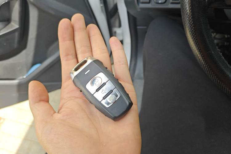 Used Haval H2 2018 Chuanxiang Edition 1.5T Dual-Clutch Two-Wheel Drive Fashion Model China V Standard Vehicle Key