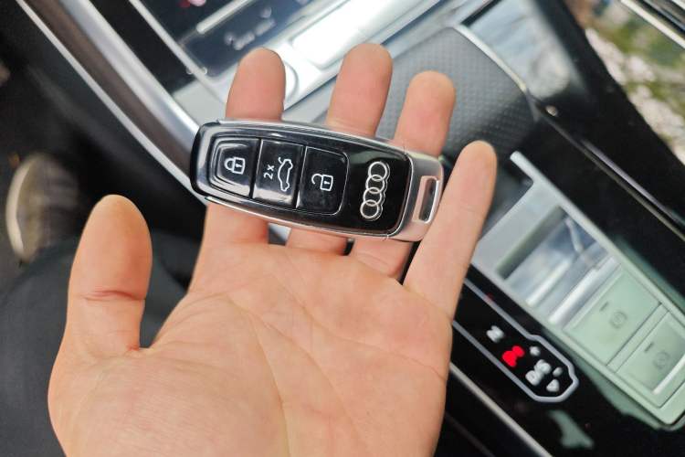 Used Audi Q7 2020 55 TFSI quattro S line sports model Vehicle Key