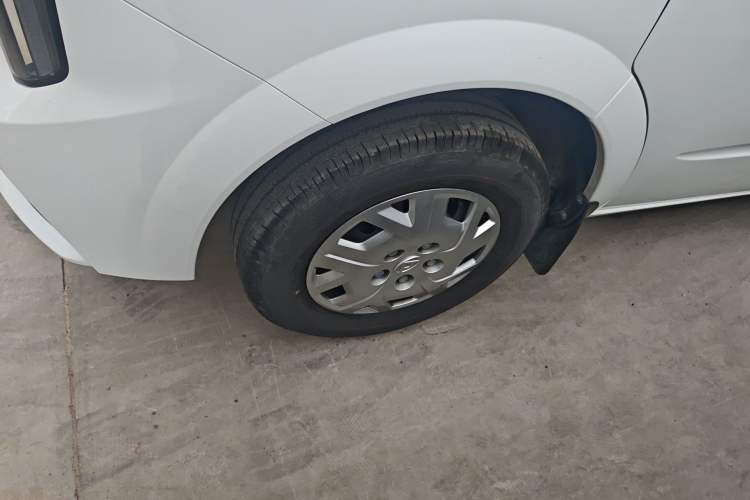 Used SAIC MAXUS Xintu V80 2024 Facelift Aoyuntong 6AMT Short Wheelbase Ultra-Low Roof 147 Ps 5/6 Seats Left Front Wheel Hub