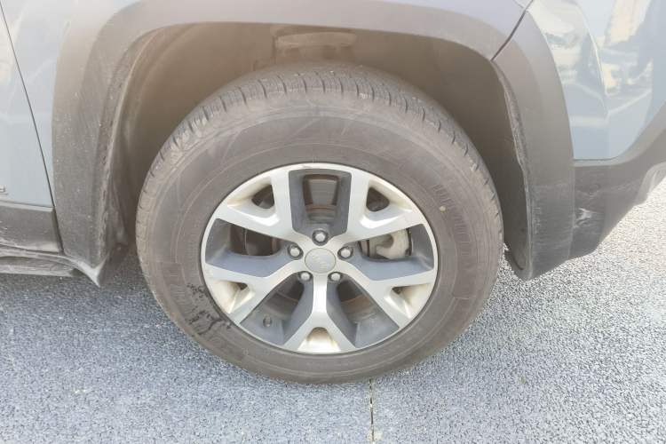 Used Jeep Cherokee 2014 3.2L High-Performance Version