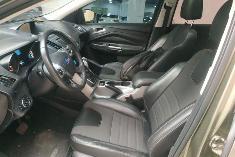 Used Ford Kuga 2013 1.6L GTDi Two-Wheel-Drive Trend Model Left Front Seat