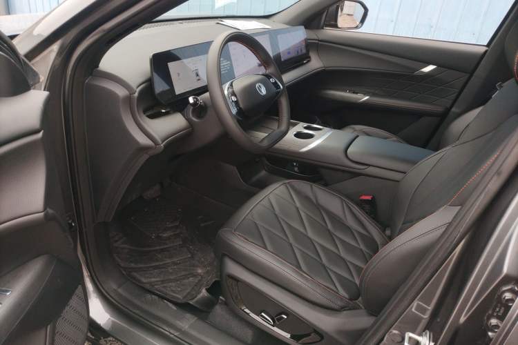 Used CHANGAN CS75 PLUS 2025 4th Generation UItra 2.0T New Blue Whale – Smart & Powerful Version