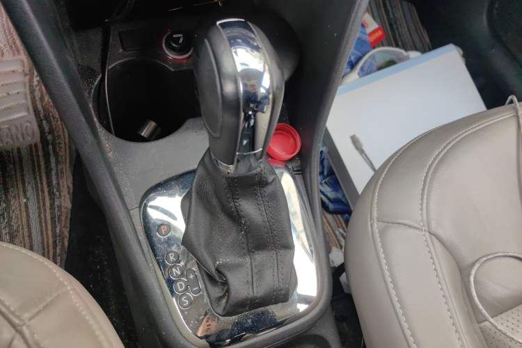 Used Volkswagen Polo 2011 1.6L Automatic ZhiKu Edition Gear Lever