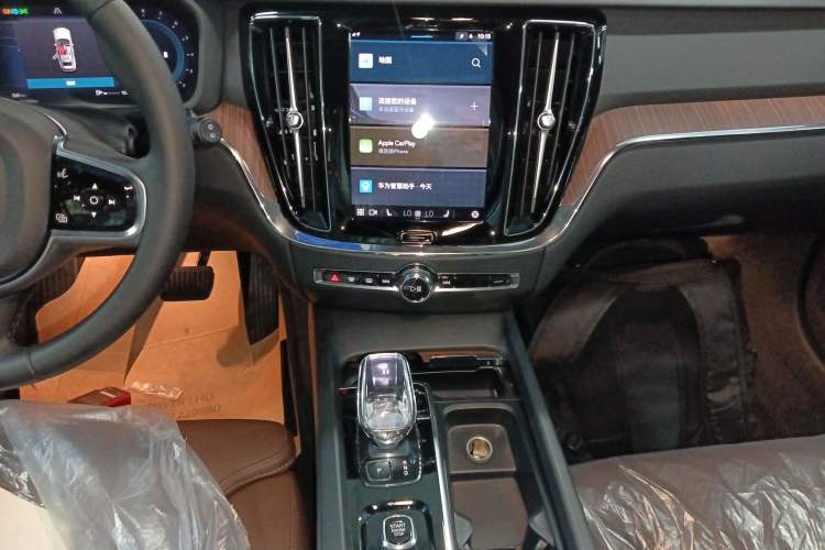 Used Volvo V60 2024 B5 Zhiyuan Luxury Edition
