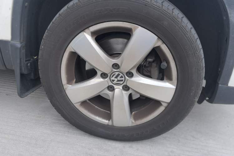 Used Volkswagen Tiguan 2012 1.8TSI Automatic Two-Wheel Drive Elite Edition Right Front Wheel Hub
