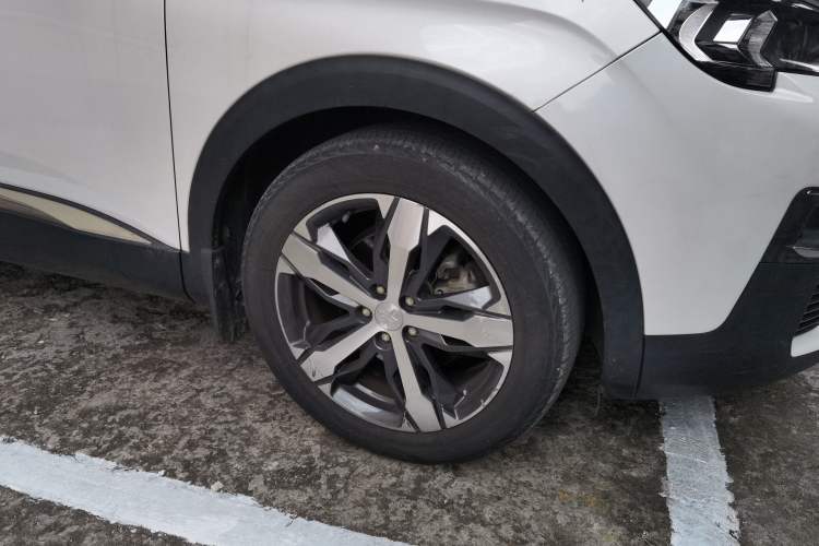 Used Peugeot 4008 2017 350THP Elite Edition Right Front Wheel Hub