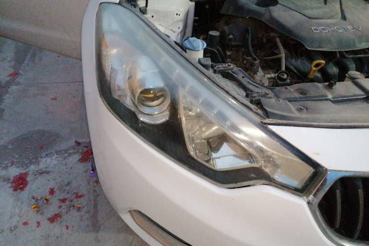 Used Kia K3 2013 1.6L Automatic GLS Right Front Headlight