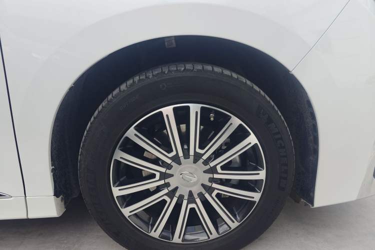 Used GAC Trumpchi M8 2021 Lingxiu Series 390T Deluxe Edition Right Front Wheel Hub