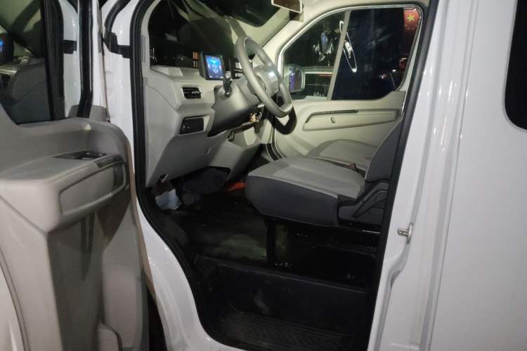 Used JMC E Fushun 2025 Model, Open Window Version, 53.58 kWh, Mid-axle, Mid-roof
