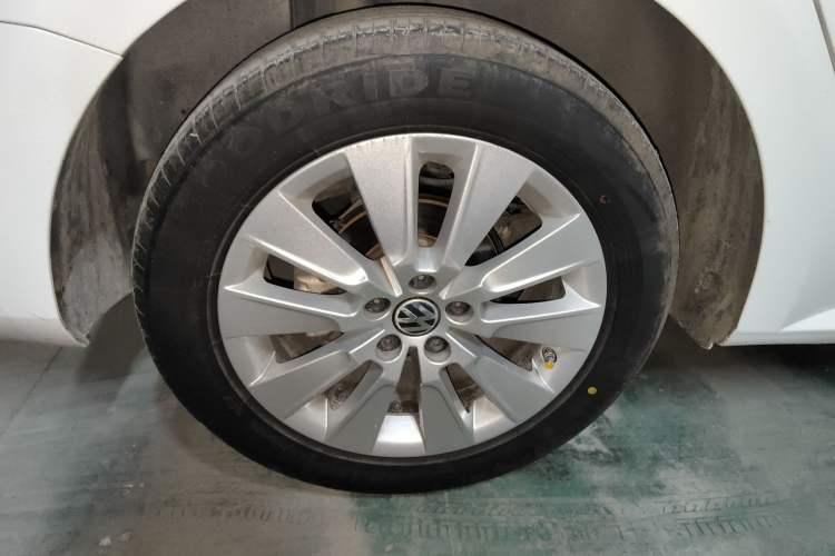 Used Volkswagen Lavida 2013 Revised Version 1.4 TSI DSG Comfort Edition Right Rear Wheel Hub