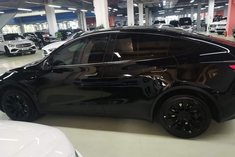 Used Tesla Model Y 2023 Long-Range All-Wheel-Drive Version