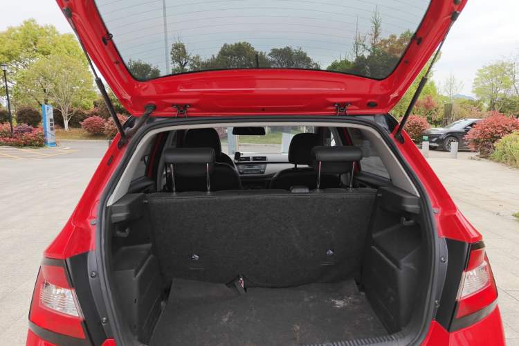 Used Skoda Fabia 2015 1.6L Automatic Sport Edition Trunk