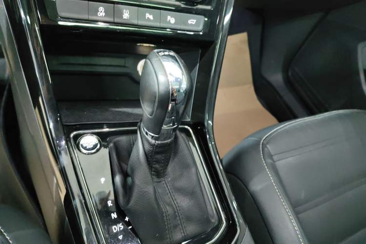 Used Volkswagen Touran 2016 Volkswagen Touran L 280TSI DSG Luxury Edition Gear Lever