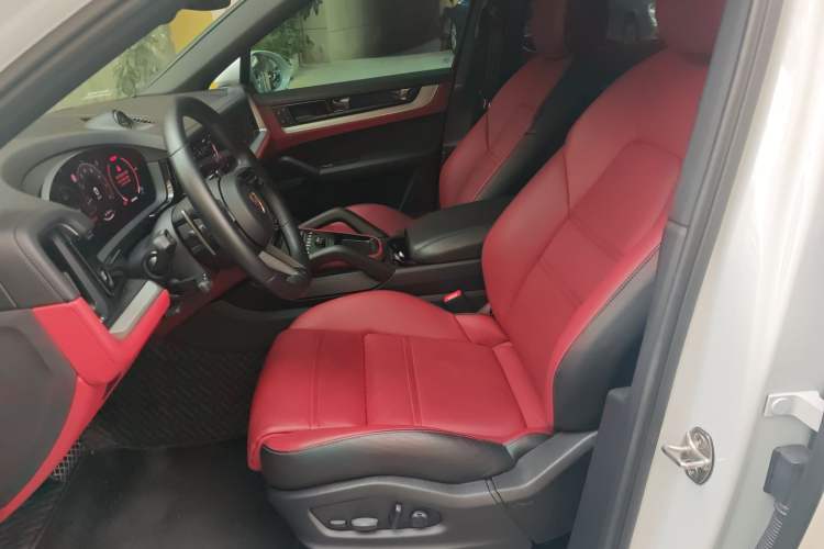 Used Porsche Cayenne 2024 Cayenne Coupé 3.0T Left Front Seat