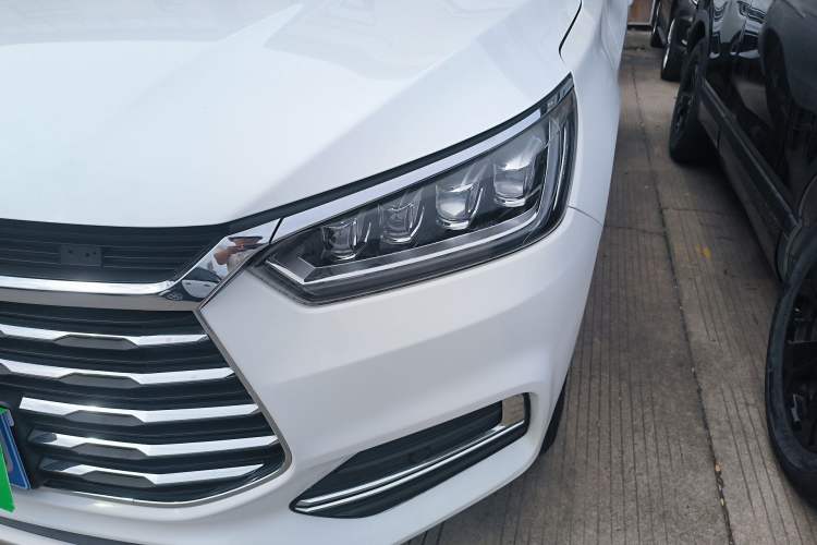 Used BYD Song 2020 Classic Edition 1.5T Automatic Elite Model Left Front Headlight