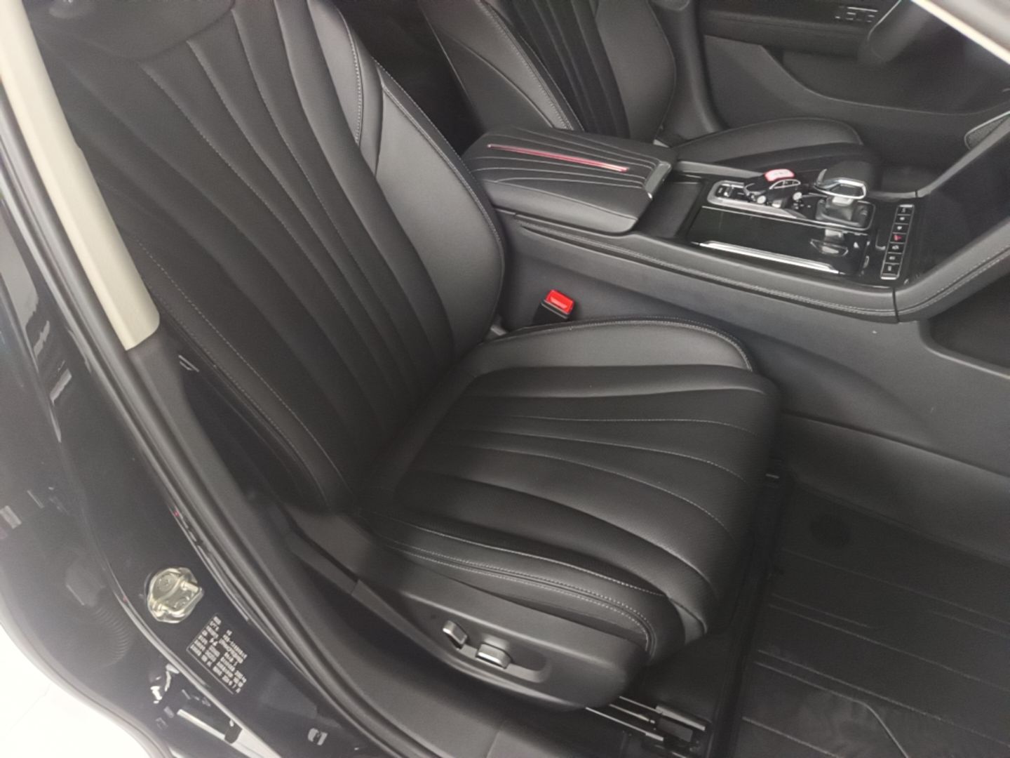 Hongqi H5 2025 2.0T Automatic Flag Edition – 500 000 Units Commemorative Version — снимка 19