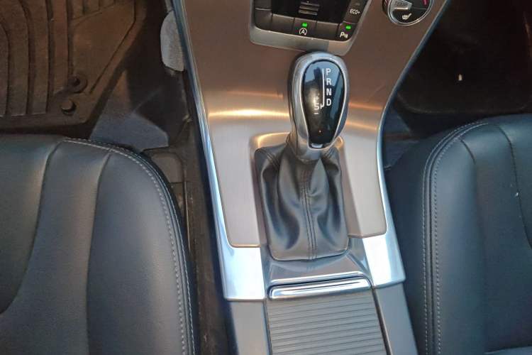 Used Volvo XC60 2017 T5 Smart Upgrade Edition Gear Lever