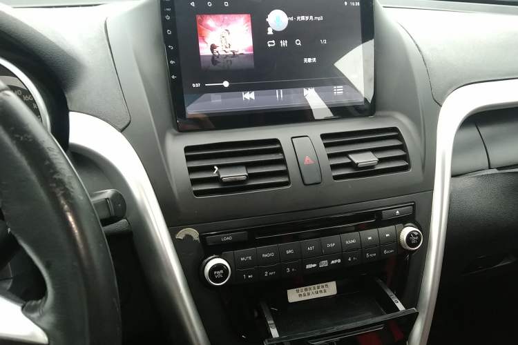 Used Bestune X80 2013 2.0L automatic comfort version Audio And AC Panel