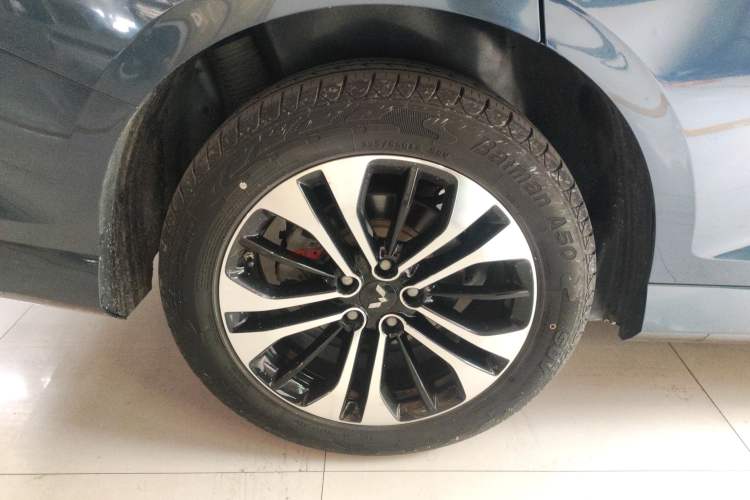 Used Wuling Victory 2020 1.5T CVT Flagship Edition Right Rear Wheel Hub