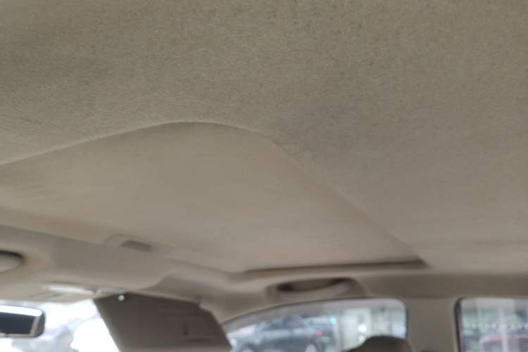 Used Venucia R50 2013 1.6L Manual Luxury Edition
