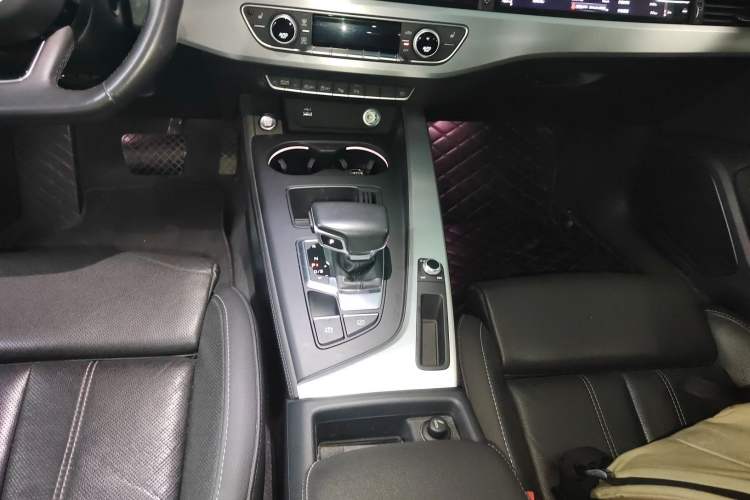 Used Audi A4L 2022 40 TFSI Luxury Dynamic Model
