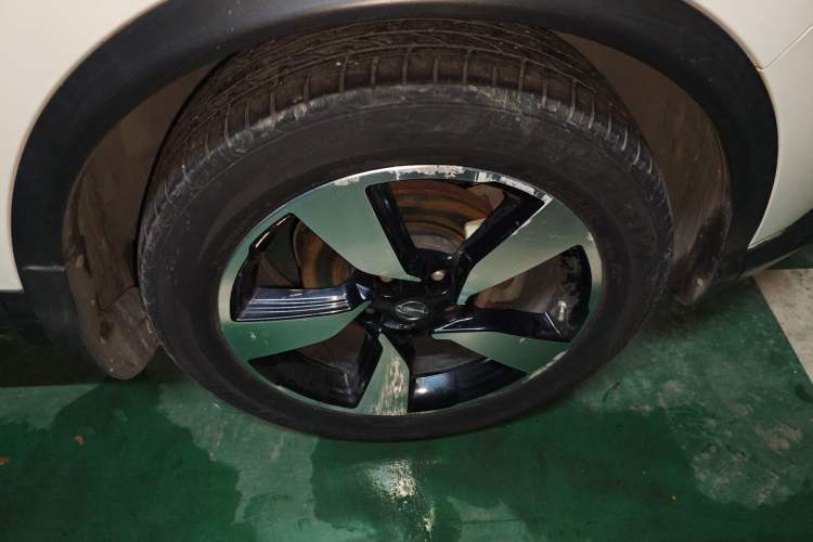 Used Nissan Qashqai 2016 2.0L CVT Luxury Edition Right Front Wheel Hub