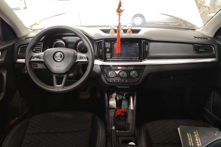 Used Skoda Kamiq 2018 1.5L Automatic Comfort Edition China VI Standard Center Console