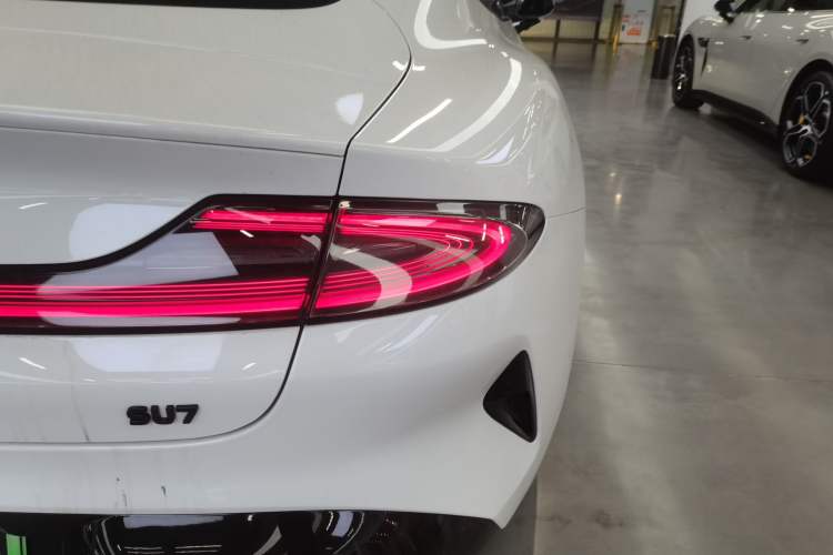 Used Xiaomi Auto SU7 2024 Rear-Drive Long-Range Intelligent Driving Version
