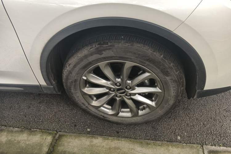 Used Lincoln Corsair 2021 2.0T Two-Wheel Drive Deluxe Edition Right Front Wheel Hub