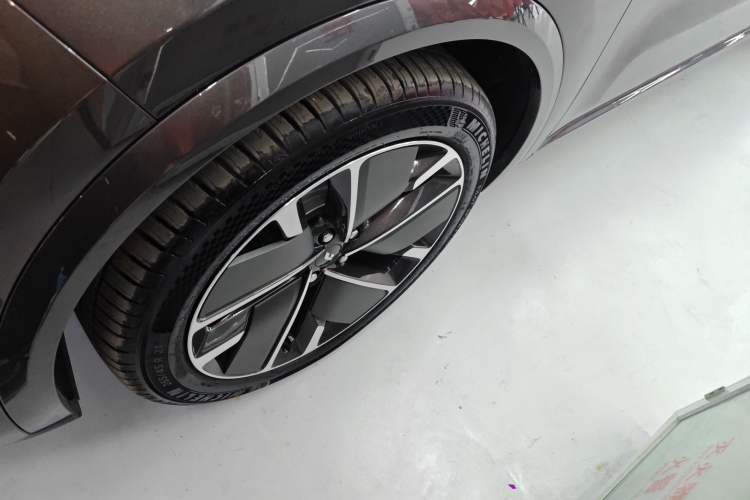 Used Li Auto L8 2025 Ultra Smart Refreshed Edition Exterior 4