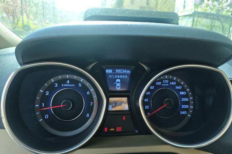 Used Hyundai Elantra (5th Generation / Langdong) 2012 1.6L Automatic Leading Model Odometer Close Up