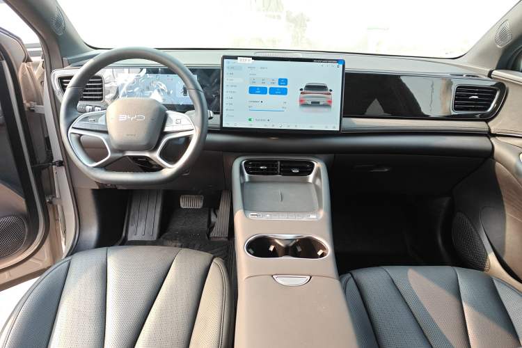 Used BYD Sealion 06 New Energy 2025 Model EV 520 Navigation Edition Center Console