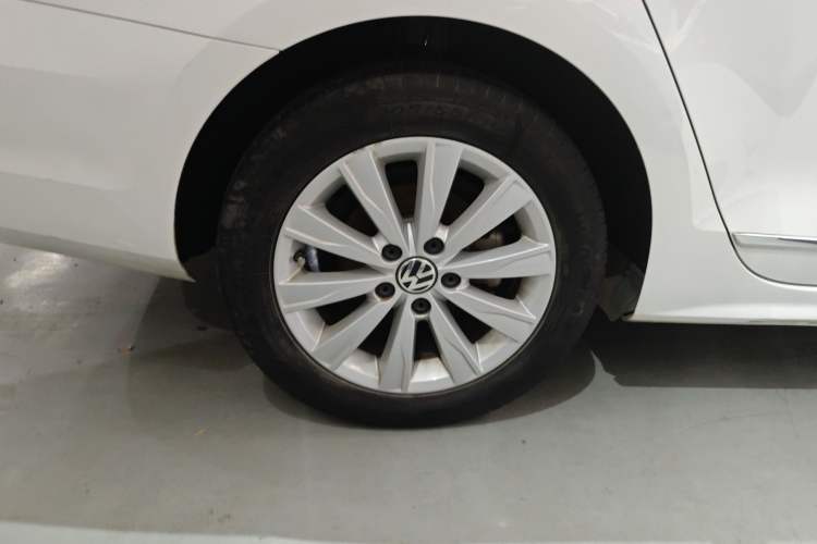 Used Volkswagen Sagitar 2016 230TSI 25th Anniversary Edition Right Rear Wheel Hub