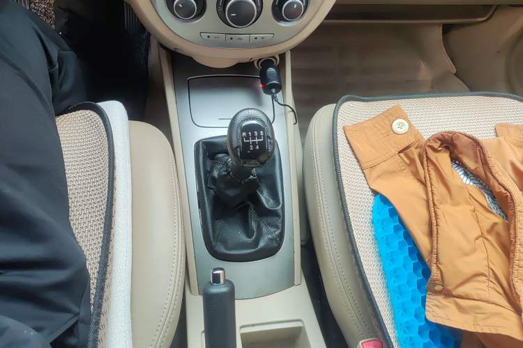 Used Buick Excelle 2011 1.6 LX-MT Gear Lever