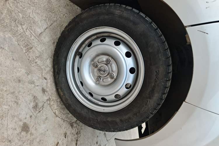 Used Jinbei Hiace X30 2023 1.5L Super-Comfortable Passenger Van 5/6/7-Seater Non-Air-Conditioned Version Model SWC15M