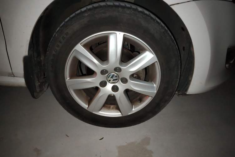 Used Volkswagen Polo 2013 1.4L Manual Comfort Edition Right Front Wheel Hub