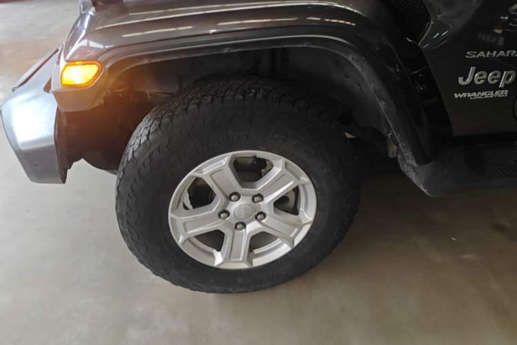 Used Jeep Wrangler 2019 2.0T Sahara Four-Door Brilliant Top Version China VI Emission Standard