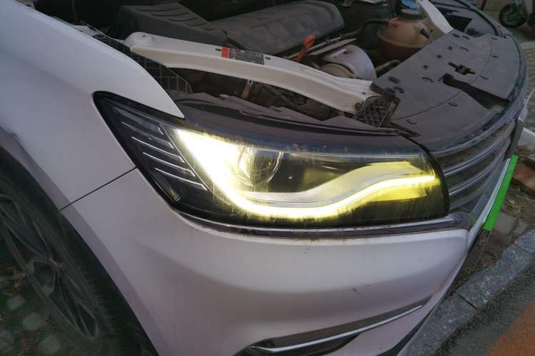 Used Roewe RX5 2016 30T Two-Wheel Drive Automatic Internet Smart Edition
