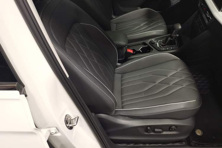 Used Volkswagen Tiguan L 2022 380TSI Automatic All-Wheel Drive R-Line Enhanced Comfort 7-Seater Right Front Seat