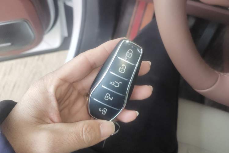 Used BYD Xia 2025 DM-i 1.5T 180km Excellence Model Vehicle Key