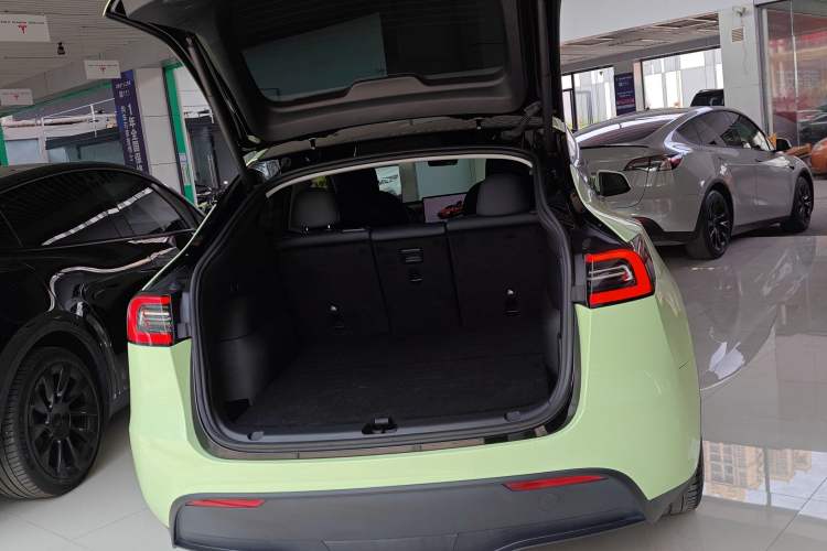 Used Tesla Model Y 2022 Performance High-Performance All-Wheel-Drive Version Trunk