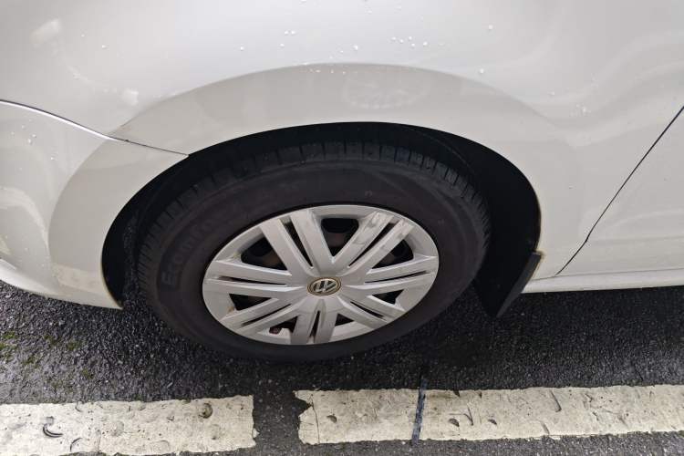 Used Volkswagen Polo 2016 1.4L Automatic Trendy Model Left Front Wheel Hub