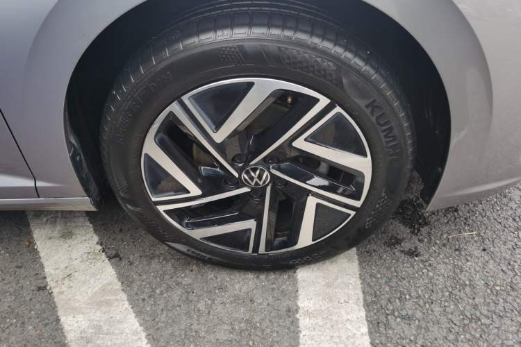 Used Volkswagen Sagitar 2023 280TSI DSG Excellence Edition Right Front Wheel Hub