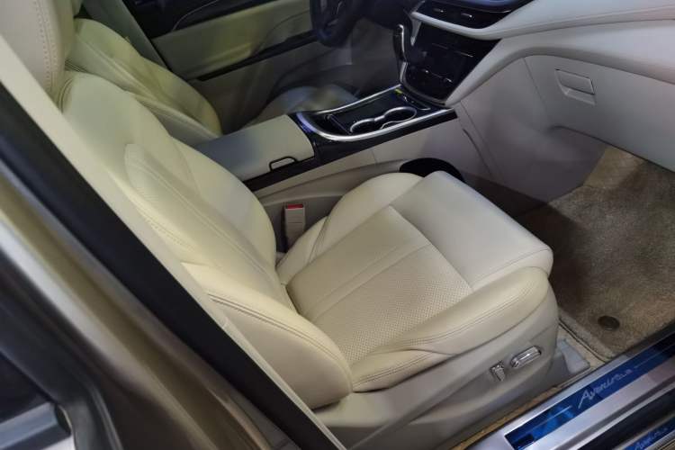 Used Buick GL8 2023 ES Lu Zun Comfort Model Right Front Seat