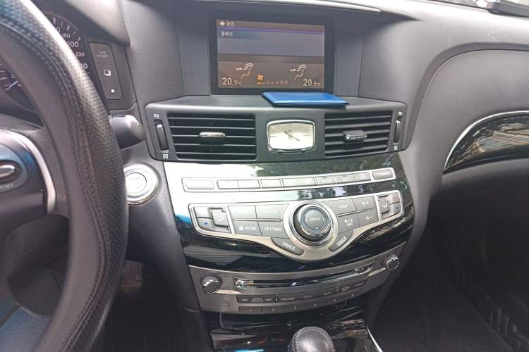 Used Infiniti Q70 2017 Q70L 2.5L Elite Edition Audio And AC Panel