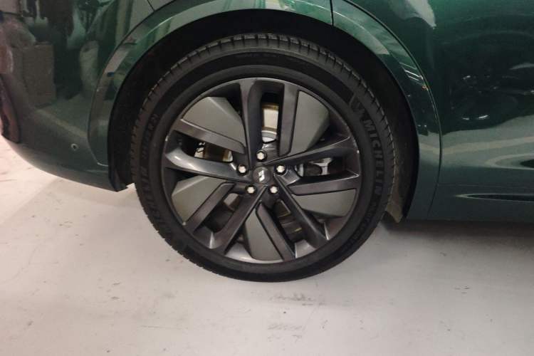 Used Li Auto L7 2023 Max model Right Rear Wheel Hub