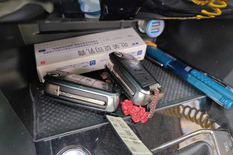 Used Volkswagen Tiguan L 2019 330TSI Automatic Two-Wheel Drive Smart Luxury Version China VI Standard Vehicle Key