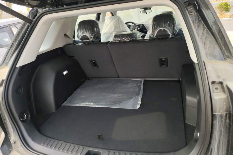 Used Chevrolet Equinox Plus 2024 102km RS Ultimate Edition Trunk