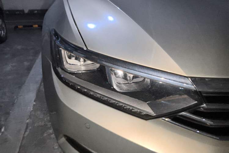 Used Volkswagen Magotan 2019 330TSI DSG Luxury Model China V Standard Right Front Headlight